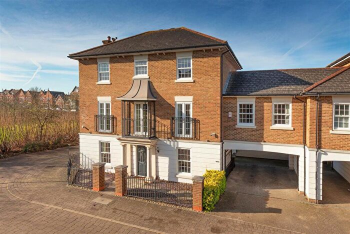 6 Bedroom Detached House For Sale In Maypole Drive, Kings Hill, ME19