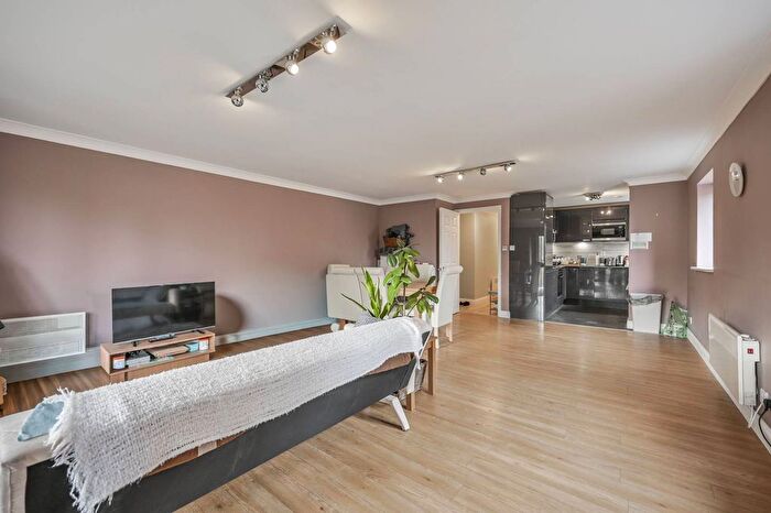 2 Bedroom Flat To Rent In Fletcher Street, Tower Hamlets, London, E1