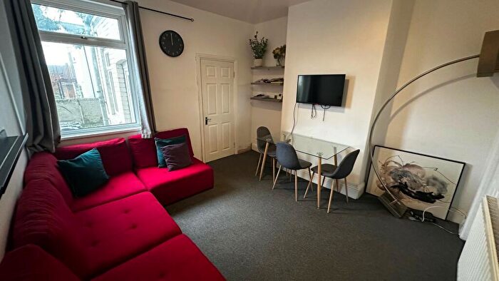 3 Bedroom House To Rent In Netherfield Lane, Parkgate, Rotherham, S62