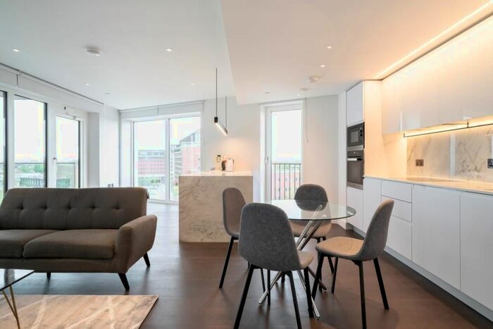 2 Bedroom Flat To Rent In Fountain Park Way, London, W12