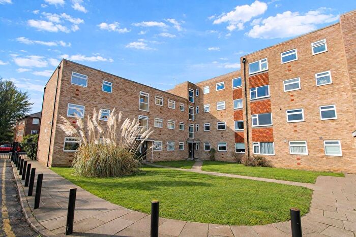 1 Bedroom Flat For Sale In Chestnut Manor, Croydon Road, Wallington, SM6