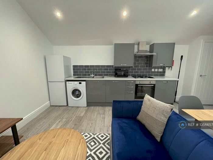 2 Bedroom Flat To Rent In Portland Street, Lincoln, LN5