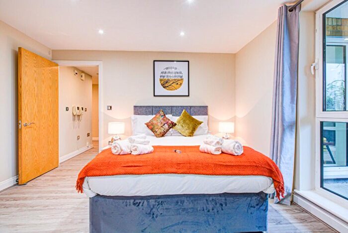 1 Bedroom Serviced Apartments To Rent In Lombard Road, London, SW11