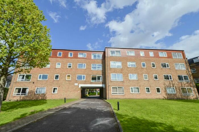 3 Bedroom Flat To Rent In Sunningfields Road, Hendon, London, NW4