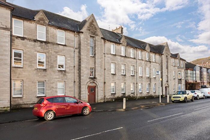 2 Bedroom Flat For Sale In West King Street, Helensburgh, Argyll And Bute, G84