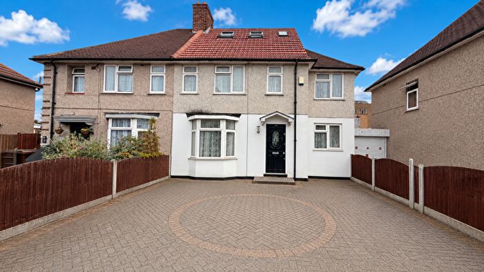 6 Bedroom Property To Rent In Reede Road, Dagenham, RM10