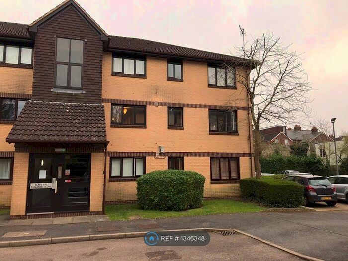1 Bedroom Flat To Rent In Canons Close, Reigate, RH2