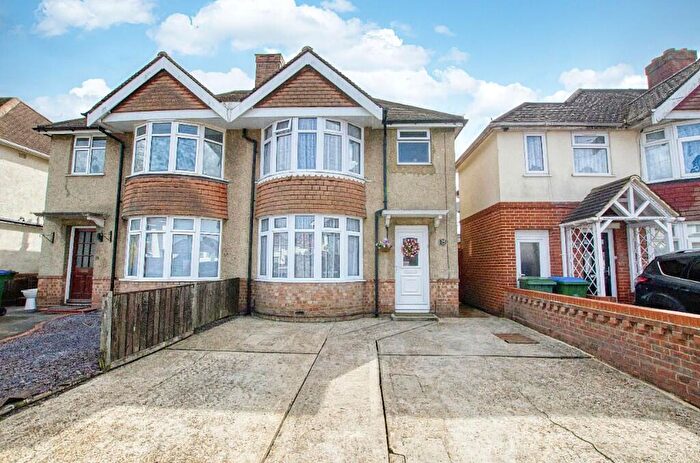 3 Bedroom Semi Detached House For Sale In Mowbray Road, Southampton, Hampshire, SO19