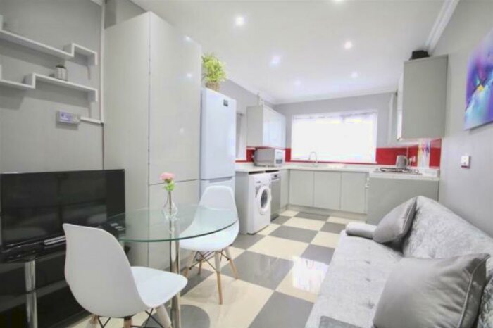 5 Bedroom House To Rent In Orchard Road, Portsmouth, PO4