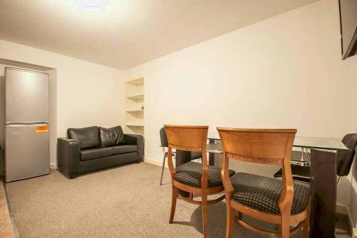 2 Bedroom Flat To Rent In Lord Russell Place Edinburgh United Kingdom, EH9