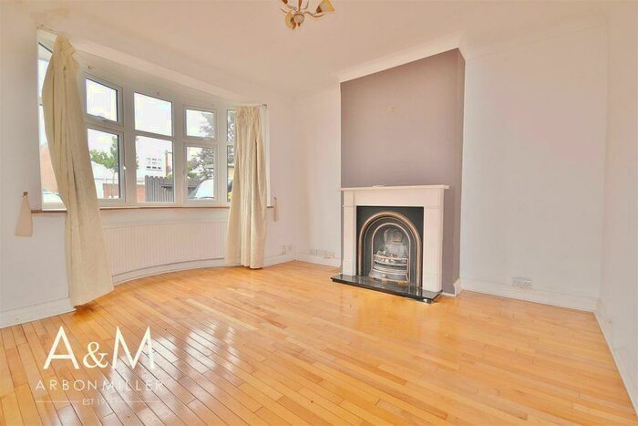 2 Bedroom Semi-Detached Bungalow To Rent In New North Road, Hainault, IG6