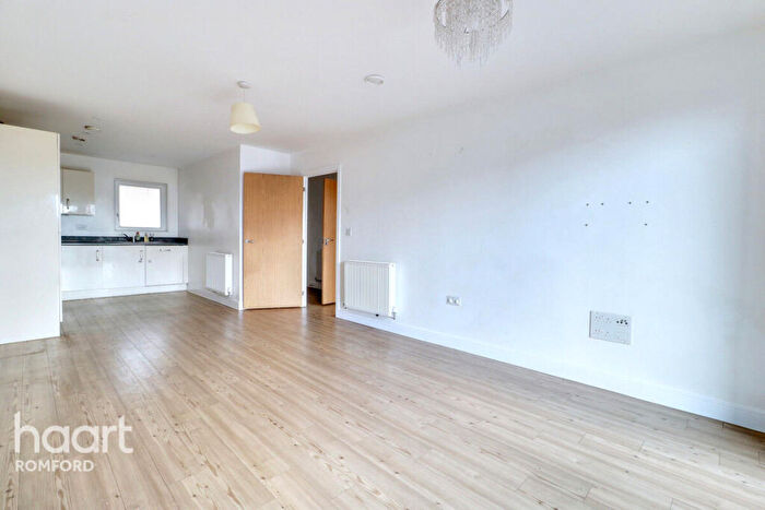 1 Bedroom Apartment For Sale In Arc Court, Romford, RM7