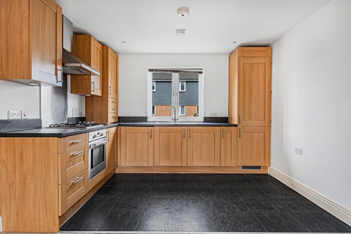 1 Bedroom Flat To Rent In Bowes Road, Staines, TW18