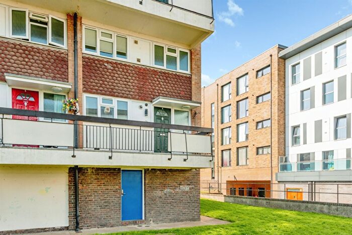 2 Bedroom Maisonette For Sale In Huntingdon Road, Redhill, RH1