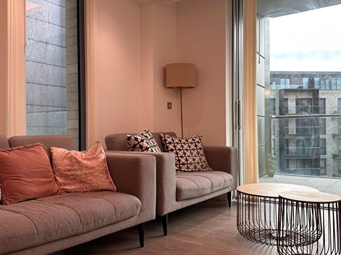2 Bedroom Flat To Rent In Place, London, EC1V