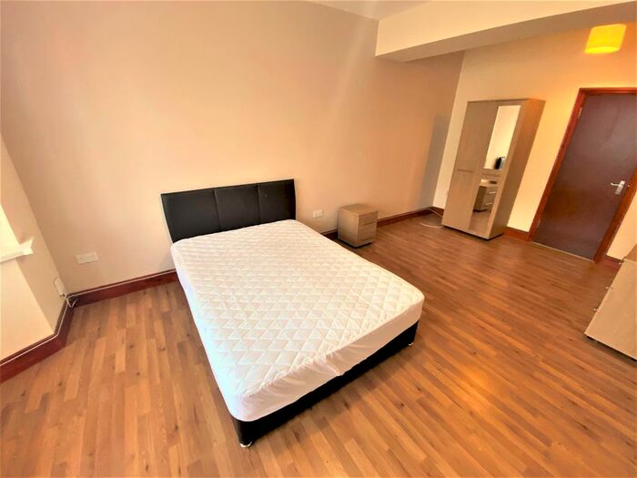 Studio To Rent In Lancing Road, Ilford, IG2