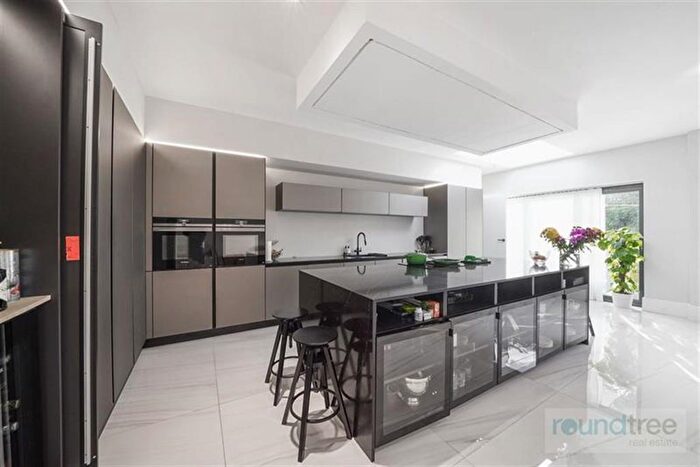 5 Bedroom Detached House For Sale In Talbot Crescent, Hendon, NW4