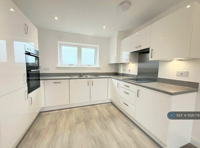 2 Bedroom Flat To Rent In Castle Hill Ebbsfleet Valley, Ebbsfleet Valley, Swanscombe, DA10