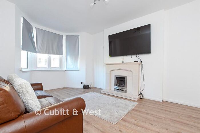 3 Bedroom Semi Detached House For Sale In Yorke Road, Reigate, Surrey, RH2
