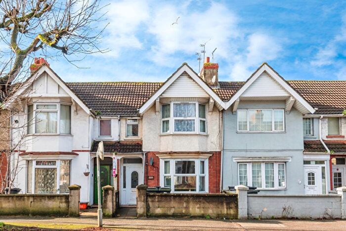3 Bedroom Terraced House For Sale In County Road, Swindon, SN1