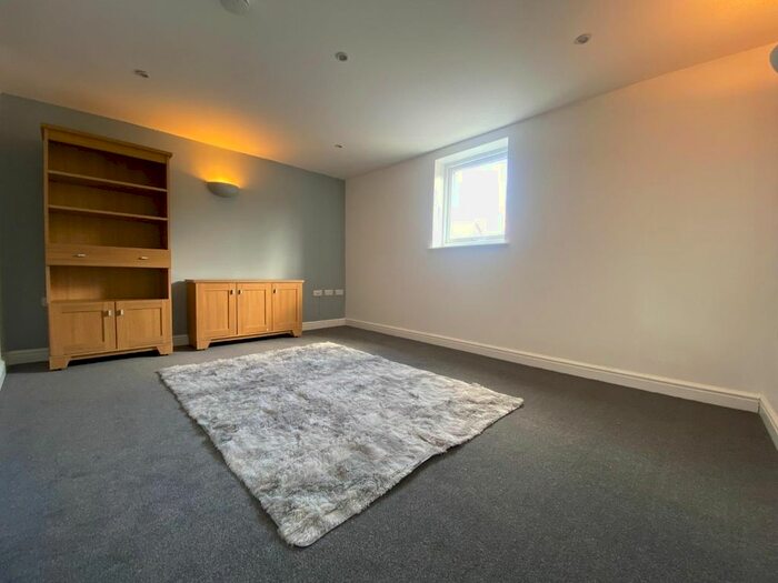 2 Bedroom Flat To Rent In Eastgate, Aberystwyth, SY23