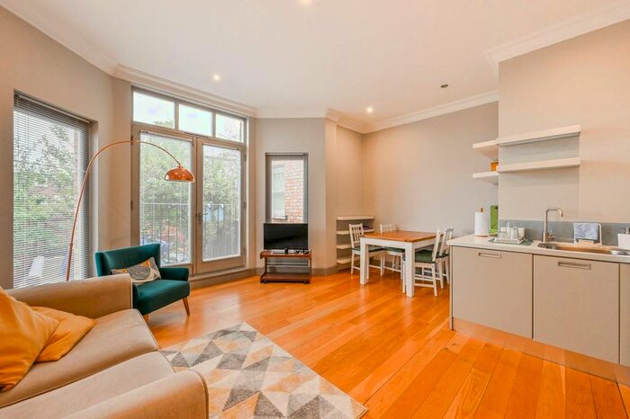 2 Bedroom Flat To Rent In Hillfield Avenue, London, Crouch End, London, N8