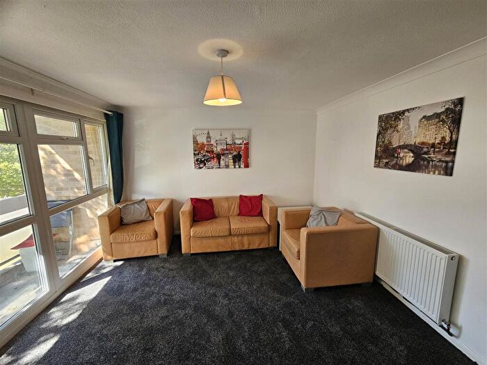 3 Bedroom Apartment To Rent In Nethersole Close, Canterbury, CT2