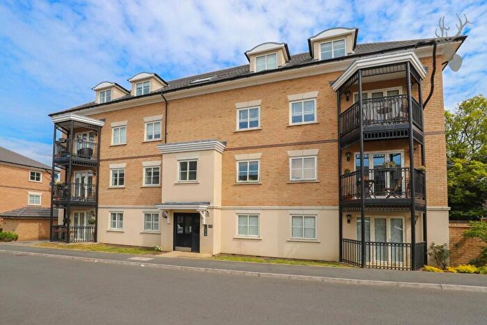 2 Bedroom Flat For Sale In Buckingham Road, Epping, CM16