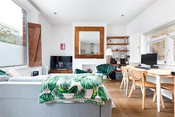 1 Bedroom Terraced House To Rent In Prince Alfred Mansions, Barnsbury, N1