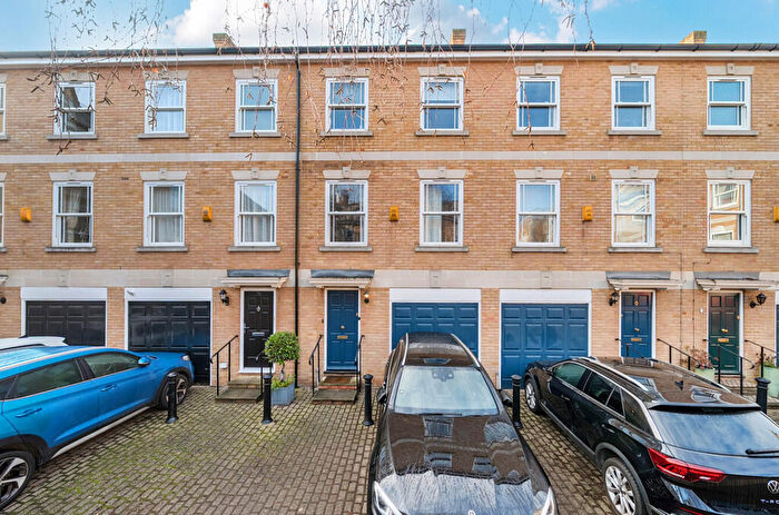 2 Bedroom House To Rent In Clarence Mews, Rotherhithe, London, SE16