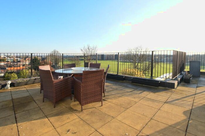 2 Bedroom Flat To Rent In The Gateway, Watford, WD18