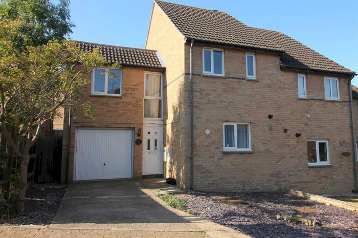 3 Bedroom Semi-Detached House To Rent In Robertson Close, Shenley Church End, Milton Keynes, MK5