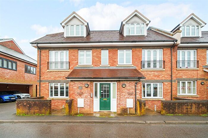 2 Bedroom Flat To Rent In Jessop House, Haslemere, GU27