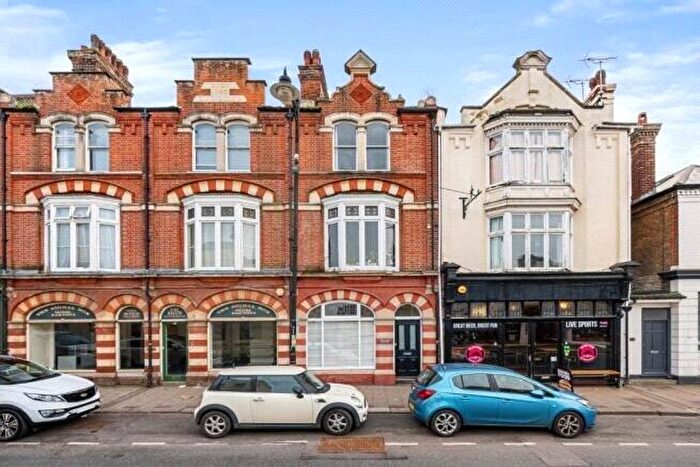 2 Bedroom Flat For Sale In High Street, Rochester, Kent, ME1