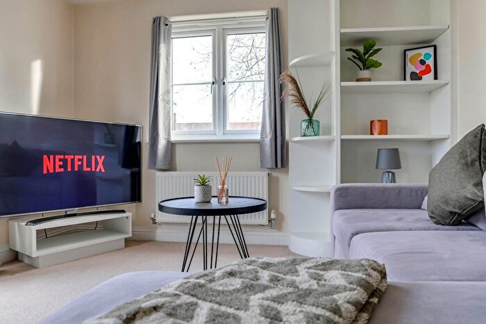 2 Bedroom Flat To Rent In Aldykes, Hatfield, AL10