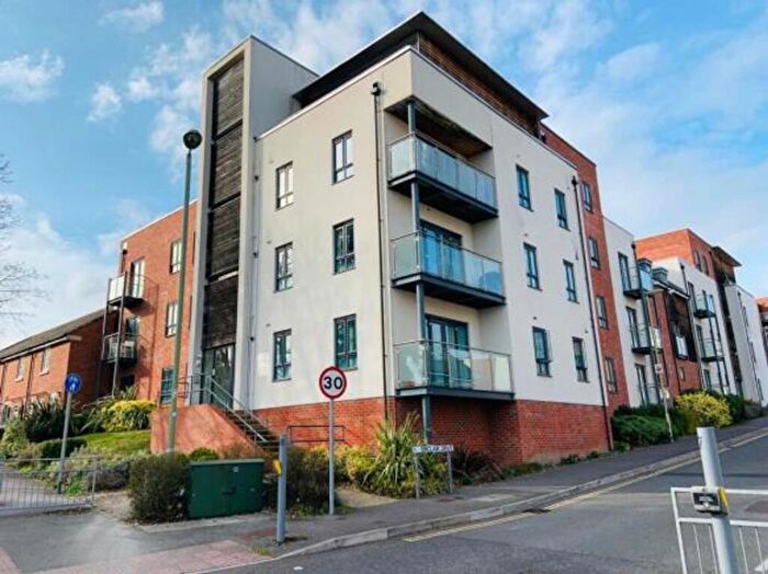 2 Bedroom Flat To Rent In Sinclair Drive, Basingstoke, RG21