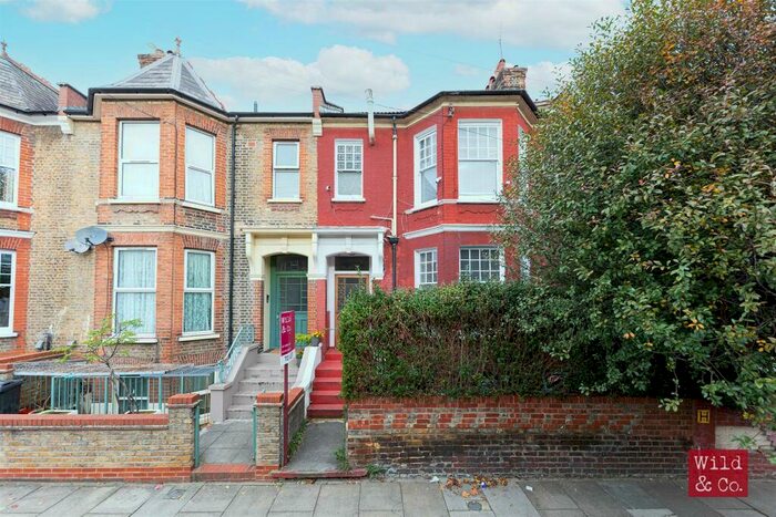 5 Bedroom House To Rent In Ickburgh Road, Hackney, E5