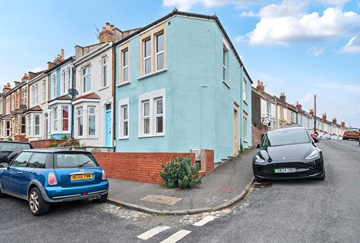 2 Bedroom Flat For Sale In Ashgrove Road, Bedminster, Bristol, Bristol City, BS3