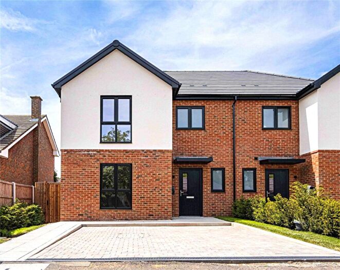 3 Bedroom Semi-Detached House To Rent In Newford Close, Hemel Hempstead, Hertfordshire, HP2