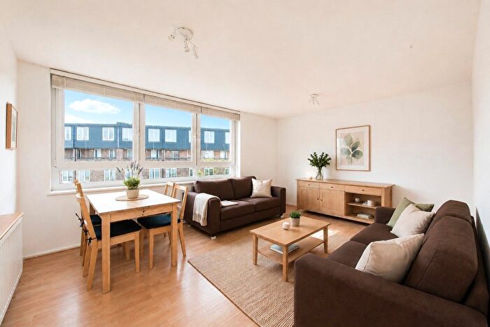 2 Bedroom Flat To Rent In Parkham Street, London, SW11