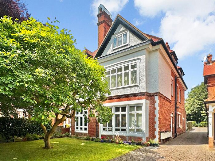 2 Bedroom Apartment For Sale In Earls Avenue, Folkestone, Kent, CT20