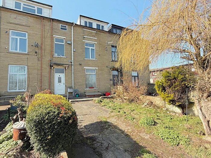 6 Bedroom Terraced House For Sale In Summerseat Place, Bradford, West Yorkshire, BD7
