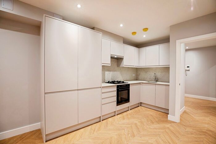2 Bedroom Flat To Rent In Limes Grove, SE13