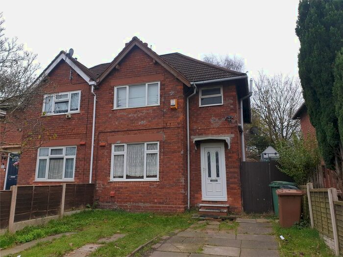 3 Bedroom Semi-Detached House To Rent In Alumwell Road, Walsall, West Midlands, WS2