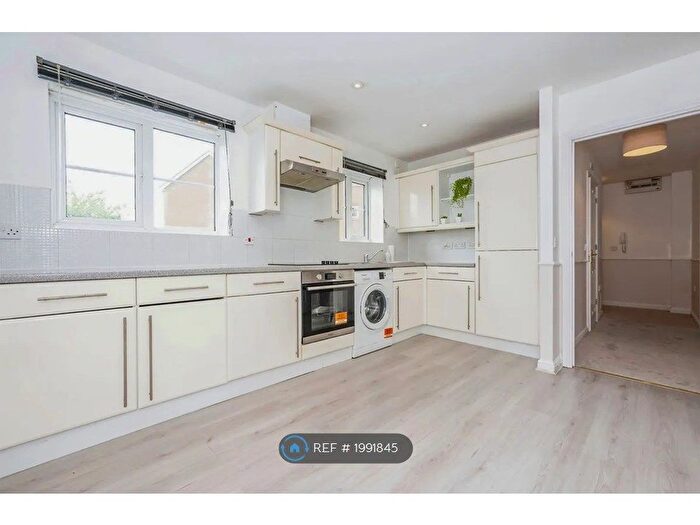 2 Bedroom Flat To Rent In Coniston Avenue, Purfleet, RM19