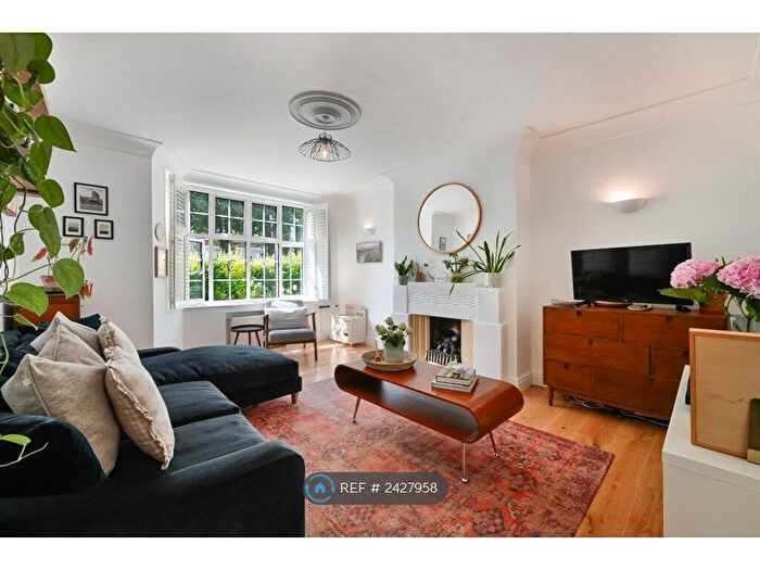 2 Bedroom Flat To Rent In Manor Court, London, SW16