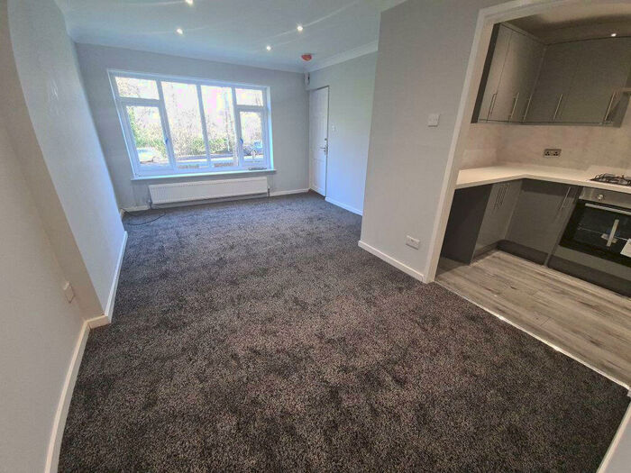 1 Bedroom House To Rent In Shadwell Lane, Leeds, LS17