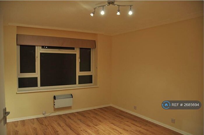 1 Bedroom Flat To Rent In Palm Court, London, N22