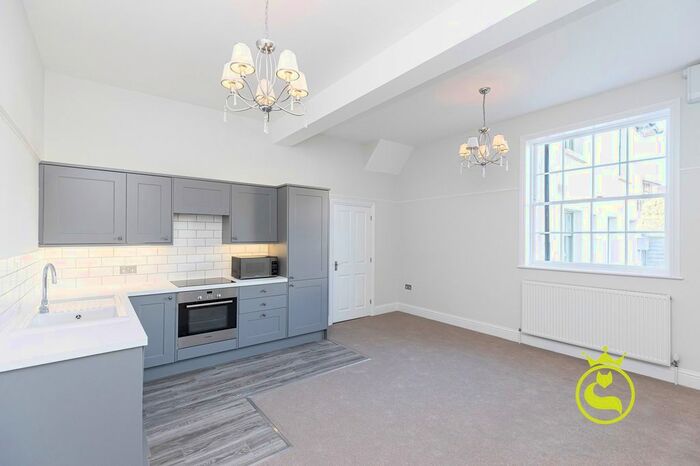 2 Bedroom Flat To Rent In St. Peters Road, Heathfield BH14