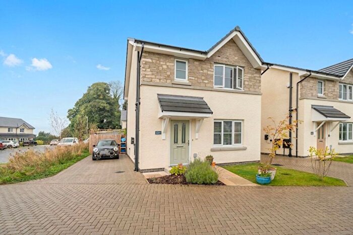 3 Bedroom Detached House For Sale In Goldfinch Drive, Natland, LA9